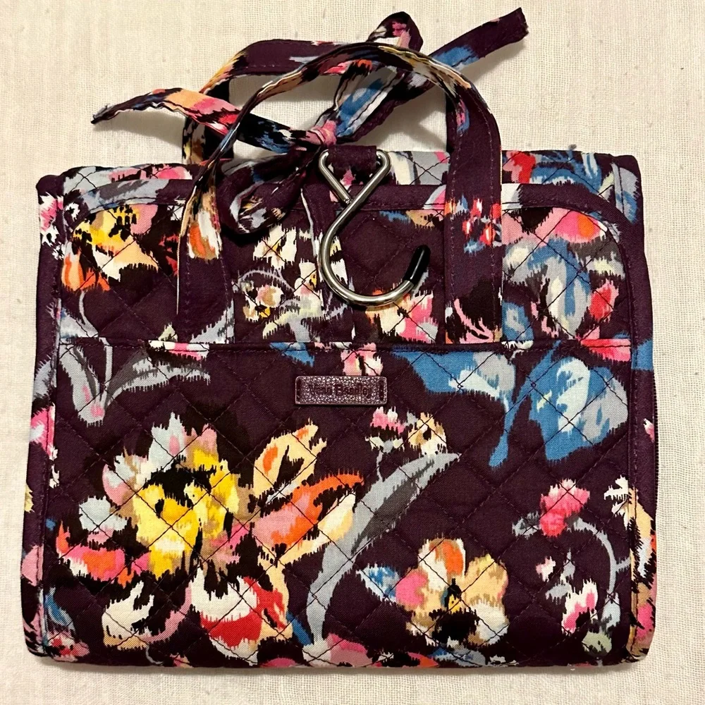 NWOT Vera Bradly Hanging Travel Organizer in 100% Cotton